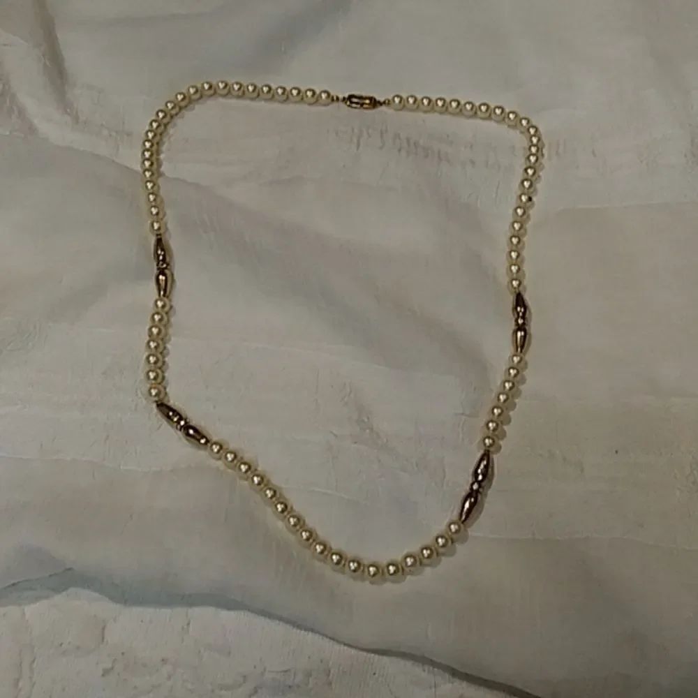 Neckles - Picture 6 of 6